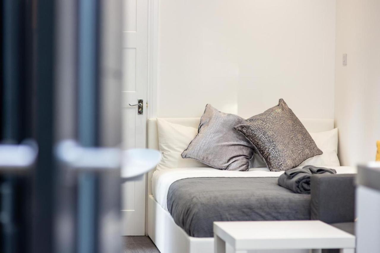 A Unique Experience In A Converted Shipping Containers, Glamness Is Adults Only إينفيرنيس المظهر الخارجي الصورة